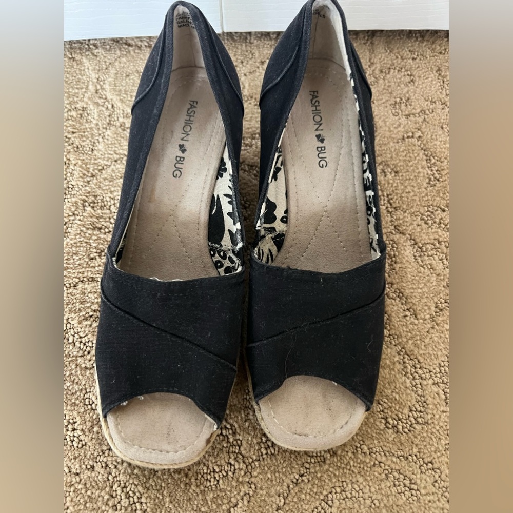 Espadrilles Wedge sandal size 8 Worn Once 2” heel